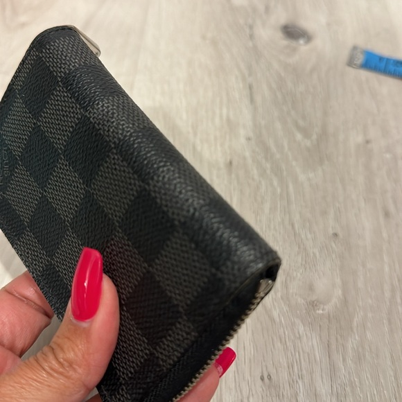 Louis Vuitton Authentic Damier Graphite Pattern Zippy Coin/ Card Wallet. - Picture 4 of 5